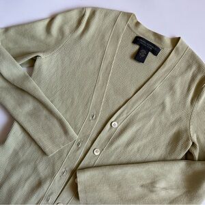 Banana Republic Factory button v-neck ribbed cardigan, light pistachio, size S